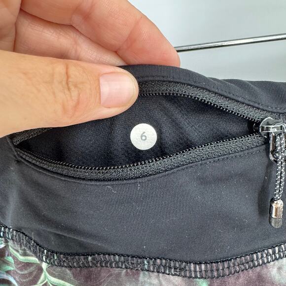 Lululemon Floral Run Speed Shorts Size 6 Black Tropical Print Activewear - Picture 4 of 5